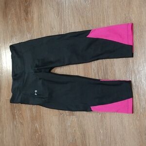 (S) Under Armour Cropped Leggings Breast Cancer Awareness Running Stretch